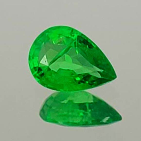 Rare .78 carat Tsavorite!! - Picture 5 of 10